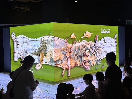 Tainan Cultural and Creative Park's 'Go! Discover the Island' uses graffiti art to create a family-friendly exhibition area, introducing Taiwan's geography and culture. (Photo / Sourced from the Ministry of Culture)